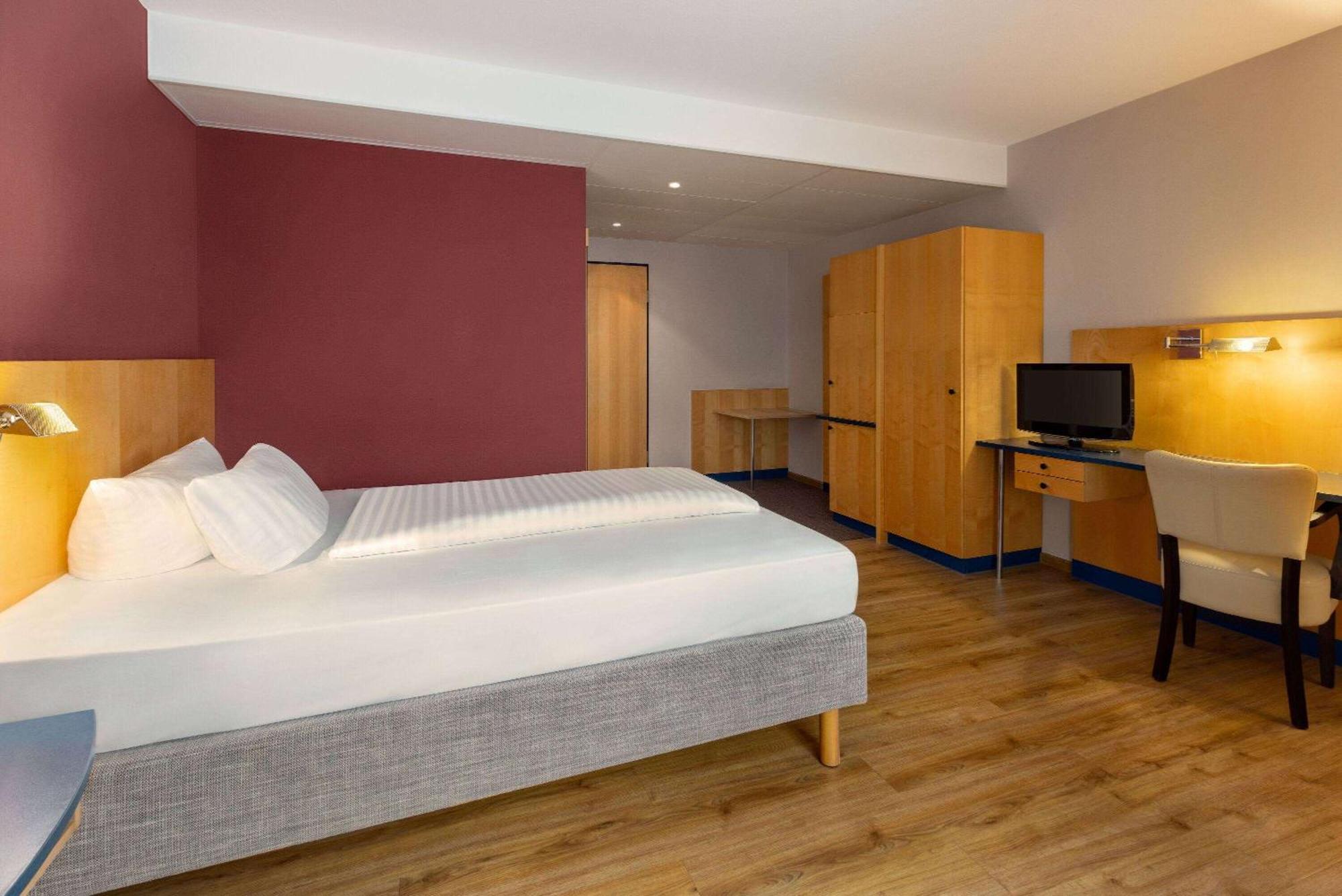 Hotel Amedia Elbpromenade 3*
